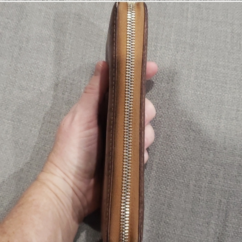 GUCCI GG Guccissima Leather Zip Around Bifold Long Wallet - Picture 9 of 11